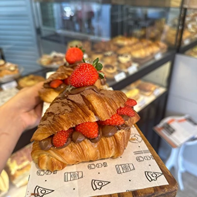 Ganhe 1 Croissant de Morango com Nutella